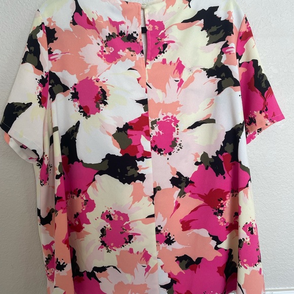 Ava & Viv Floral Blouse - Picture 2 of 5